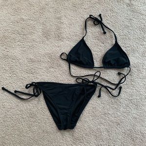 Black string bikini